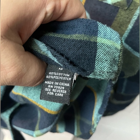 Carbon Flannel Long Sleeve
Button Up Shirt - Size M - Picture 3 of 4